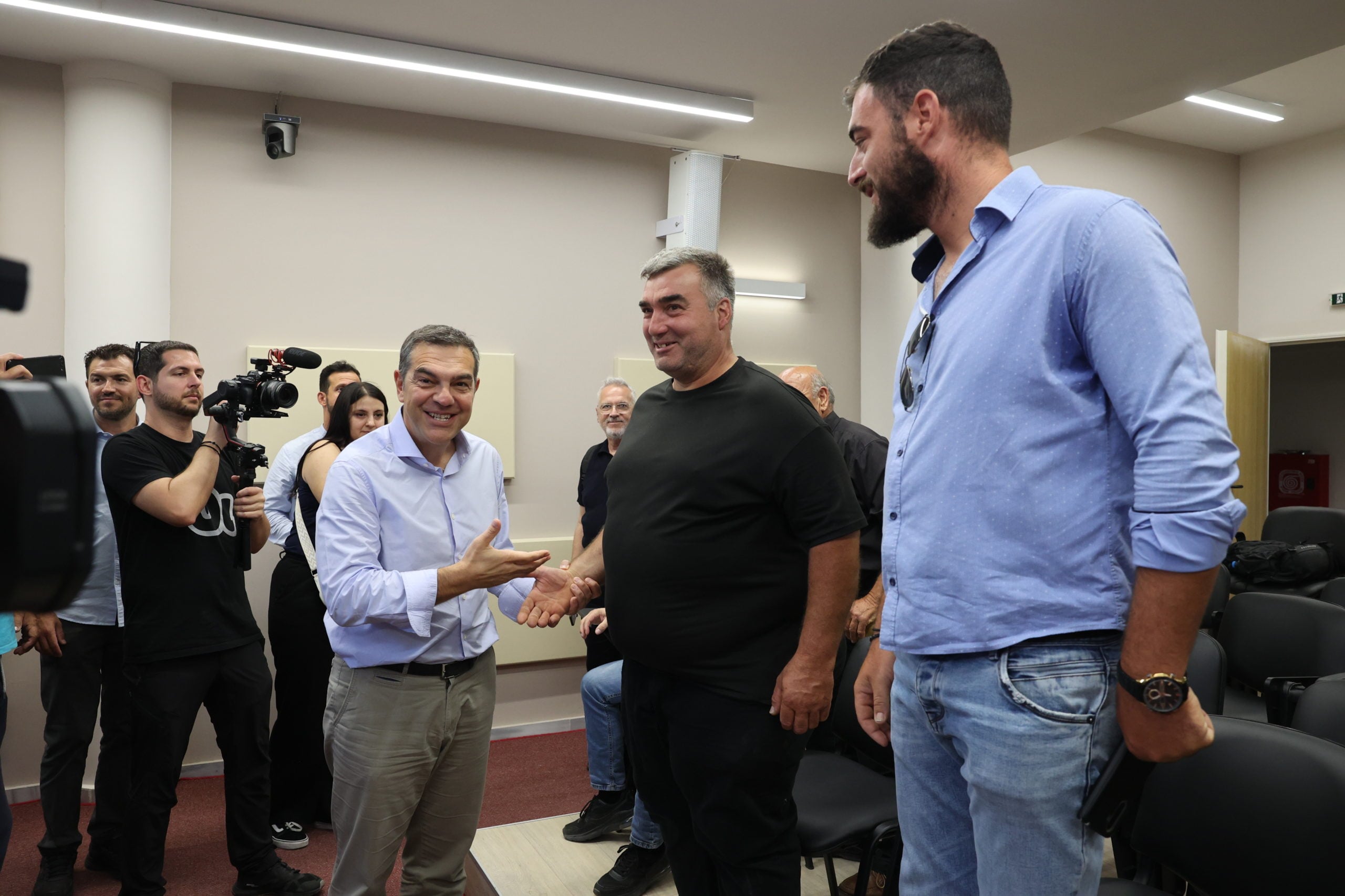 Ο Τσίπρας: «Εθνικό ζήτημα και πατριωτική μας ευθύνη να κρατήσουμε ζωντανή την πρωτογενή παραγωγή» – Σειρά συναντήσεων κατά την επίσκεψή του στη Λέσβο