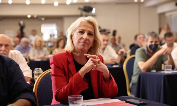 Ρένα Δούρου: Οφείλουμε να ανατάξουμε το κόμμα μας – Δεν έχουμε την πολυτέλεια εγωισμών