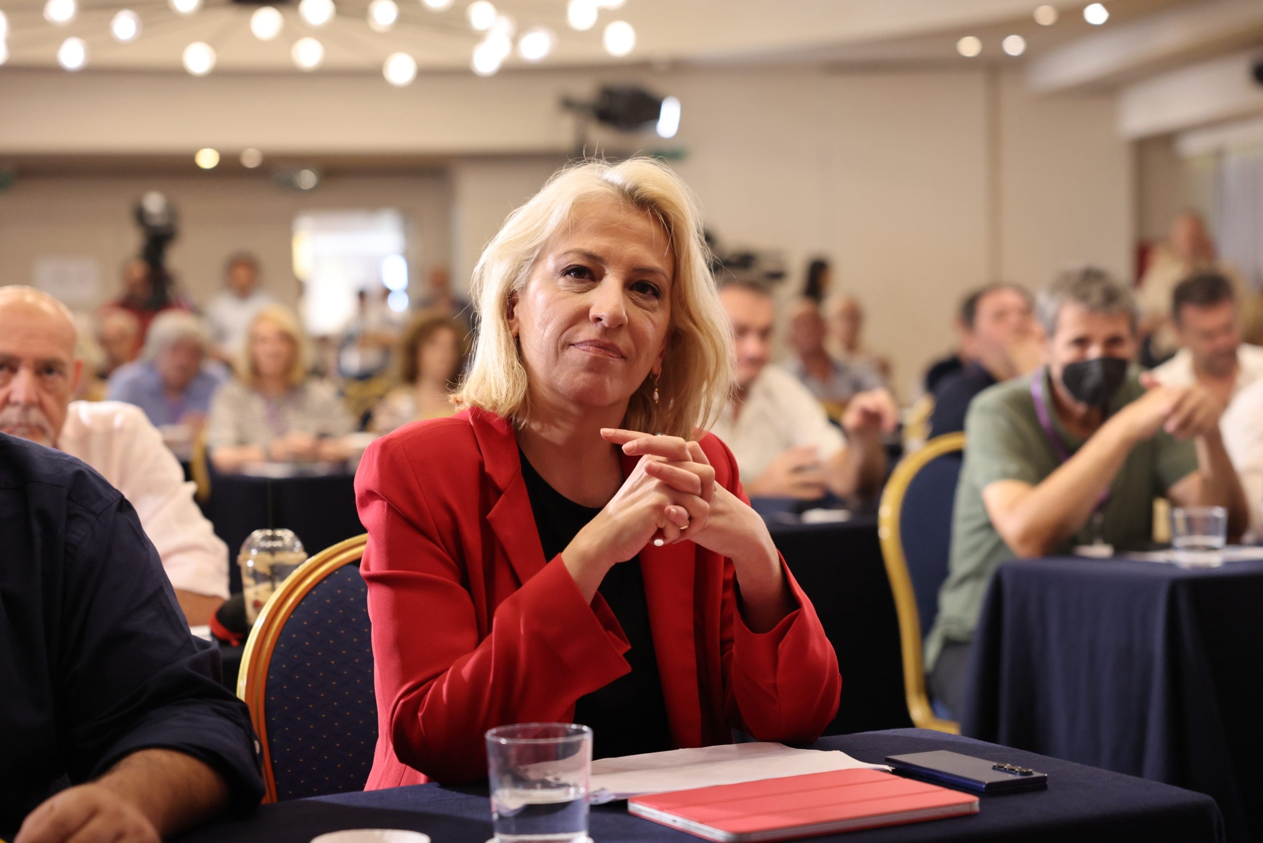 Ρένα Δούρου: Οφείλουμε να ανατάξουμε το κόμμα μας – Δεν έχουμε την πολυτέλεια εγωισμών