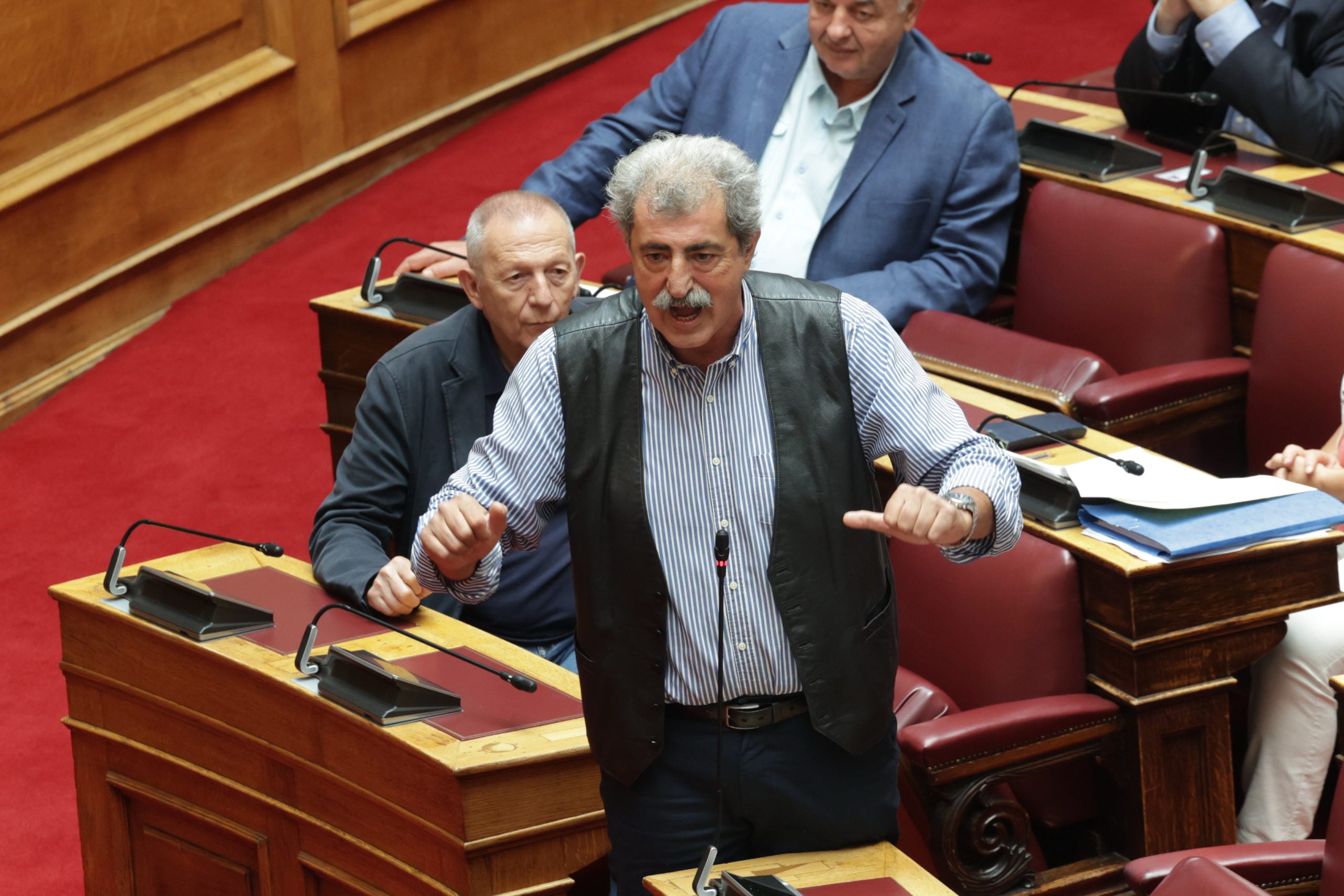 Βουλή – Σαλμάς: Να ανοίξει ξανά η υπόθεση Novartis – Καταθέτω στα πρακτικά SMS του κ. Γεωργιάδη με προστατευόμενους μάρτυρες