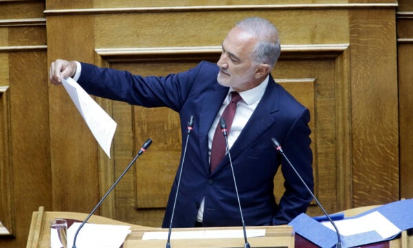 Βουλή – Σαλμάς: Να ανοίξει ξανά η υπόθεση Novartis – Καταθέτω στα πρακτικά SMS του κ. Γεωργιάδη με προστατευόμενους μάρτυρες