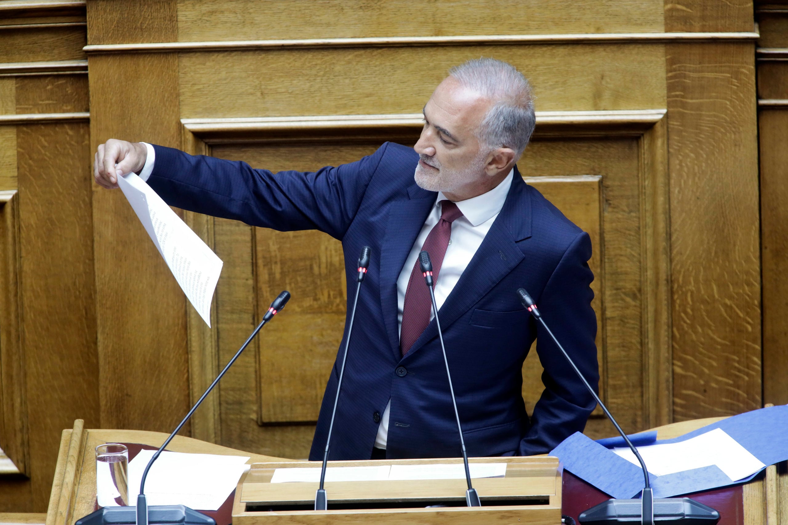 Βουλή – Σαλμάς: Να ανοίξει ξανά η υπόθεση Novartis – Καταθέτω στα πρακτικά SMS συναναστροφής του κ. Γεωργιάδη με προστατευόμενους μάρτυρες