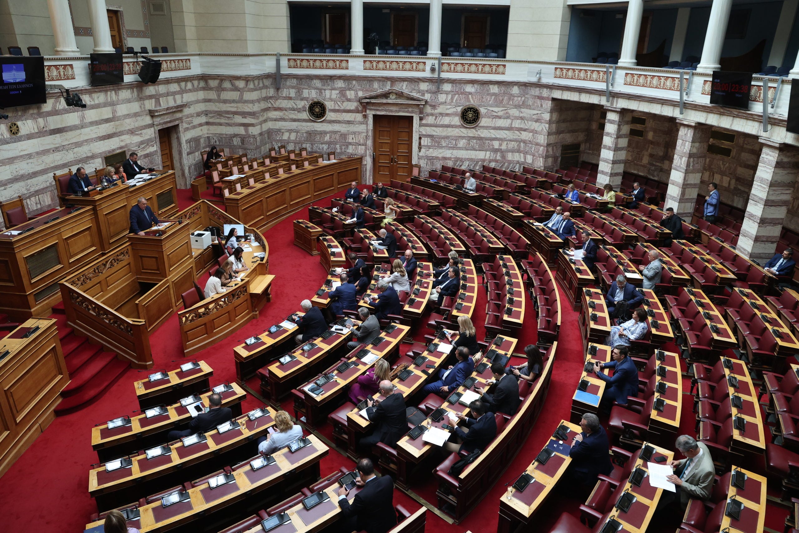 Βουλή: Ενός λεπτού σιγή για τα θύματα της φονικής πυρκαγιάς στο Μάτι