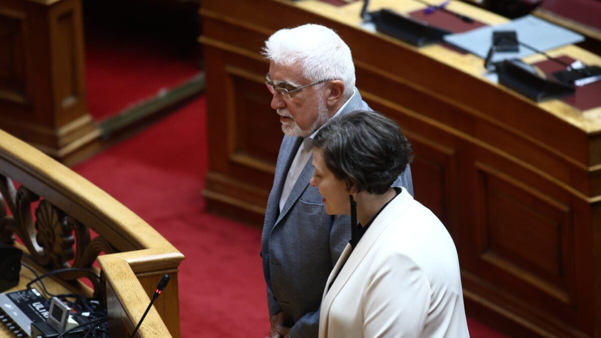 ΣΥΡΙΖΑ: Ορκίστηκαν στη Βουλή η Θεοδώρα Ακριώτου και ο Ιωάννης Καριπίδης 2 ΣΥΡΙΖΑ: Ορκίστηκαν στη Βουλή η Θεοδώρα Ακριώτου και ο Ιωάννης Καριπίδης