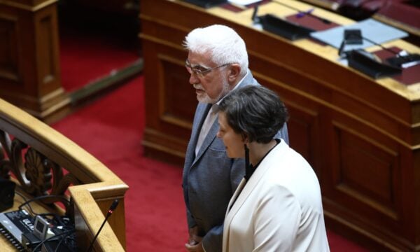 ΣΥΡΙΖΑ: Ορκίστηκαν στη Βουλή η Θεοδώρα Ακριώτου και ο Ιωάννης Καριπίδης