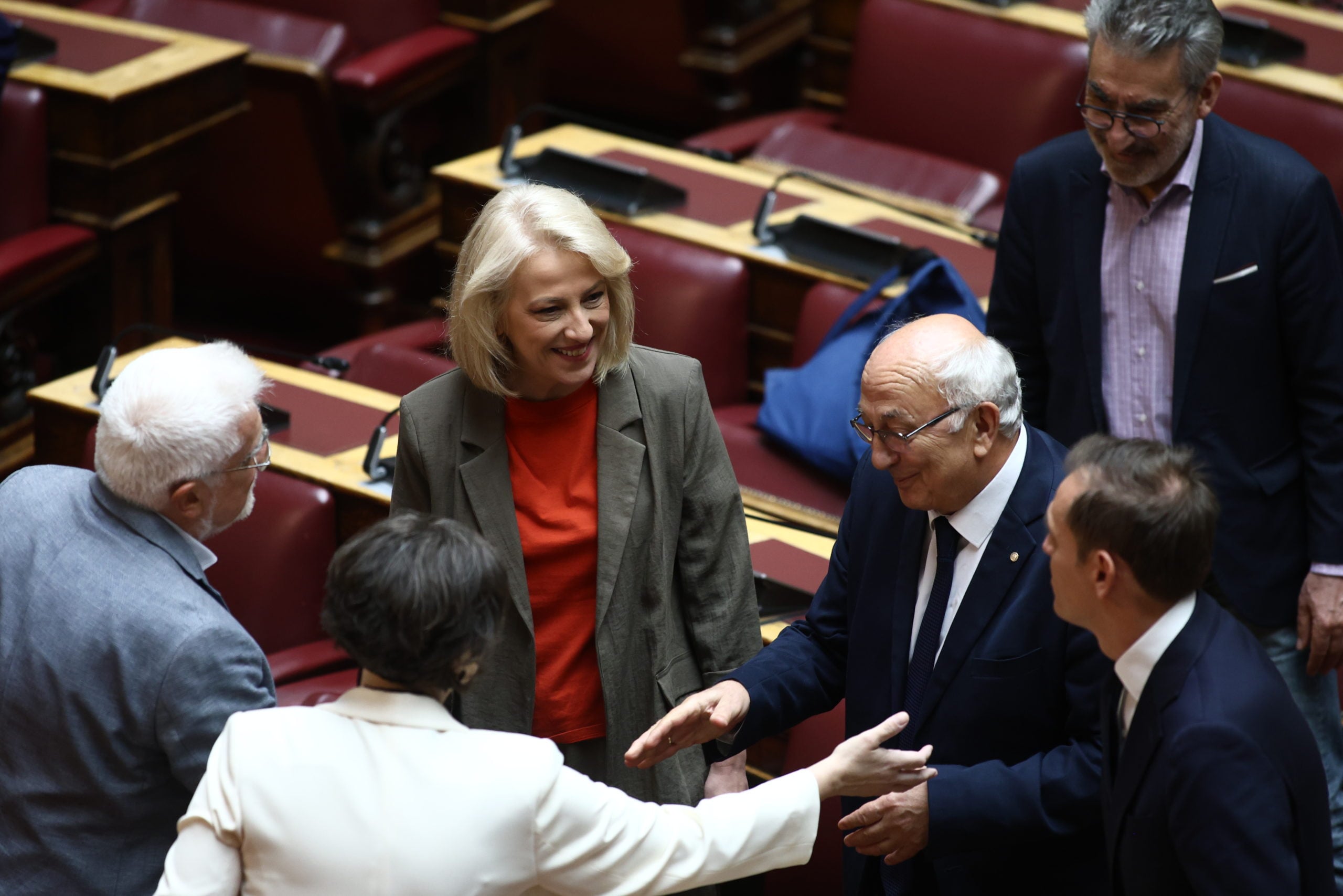 ΣΥΡΙΖΑ: Ορκίστηκαν στη Βουλή η Θεοδώρα Ακριώτου και ο Ιωάννης Καριπίδης 7 ΣΥΡΙΖΑ: Ορκίστηκαν στη Βουλή η Θεοδώρα Ακριώτου και ο Ιωάννης Καριπίδης