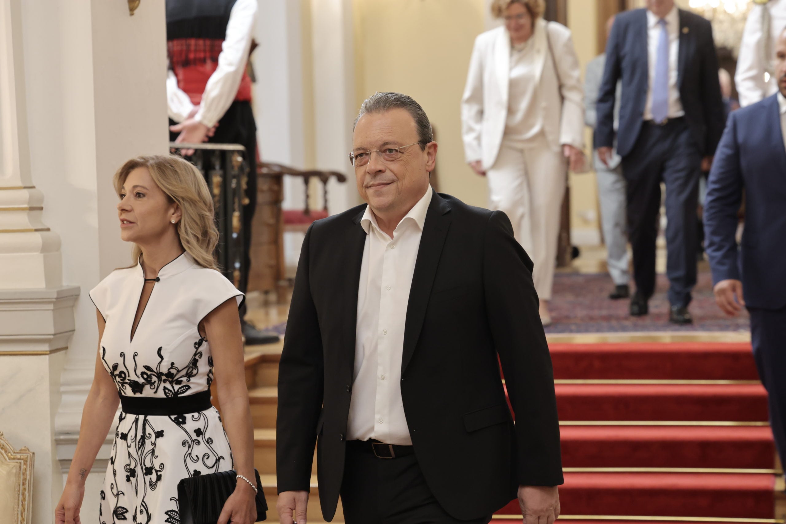 Live δεξίωση στο Προεδρικό Μέγαρο για την 52η επέτειο αποκατάστασης της Δημοκρατίας 16 Live δεξίωση στο Προεδρικό Μέγαρο για την 52η επέτειο αποκατάστασης της Δημοκρατίας