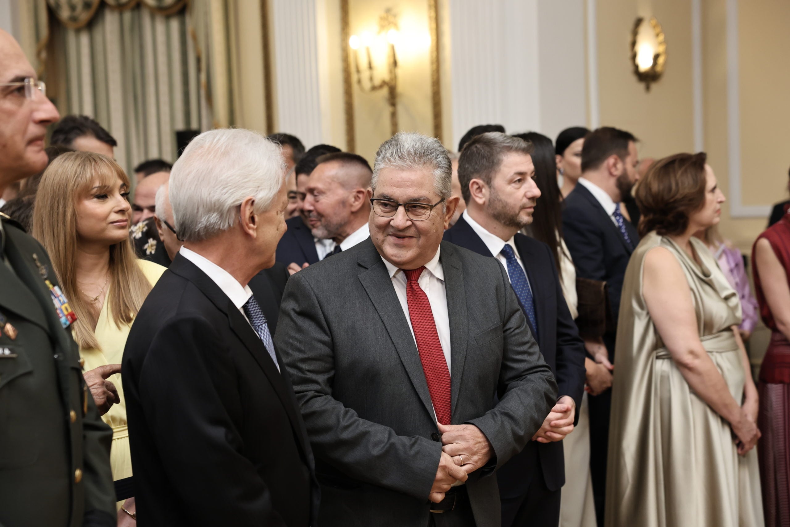 Live δεξίωση στο Προεδρικό Μέγαρο για την 52η επέτειο αποκατάστασης της Δημοκρατίας 19 Live δεξίωση στο Προεδρικό Μέγαρο για την 52η επέτειο αποκατάστασης της Δημοκρατίας