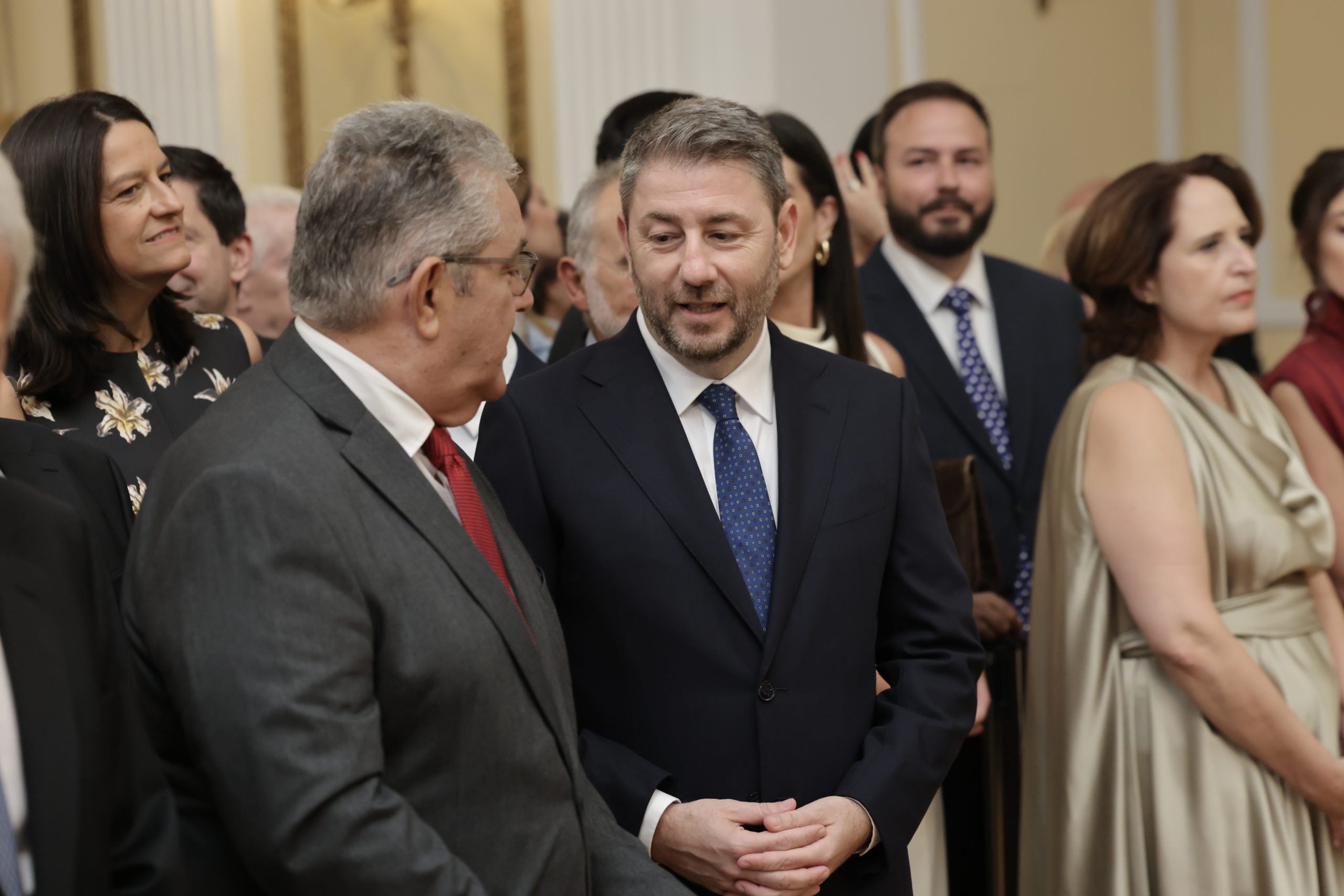 52 χρόνια από την Αποκατάσταση της Δημοκρατίας: δεξίωση, χειραψίες και πηγαδάκια