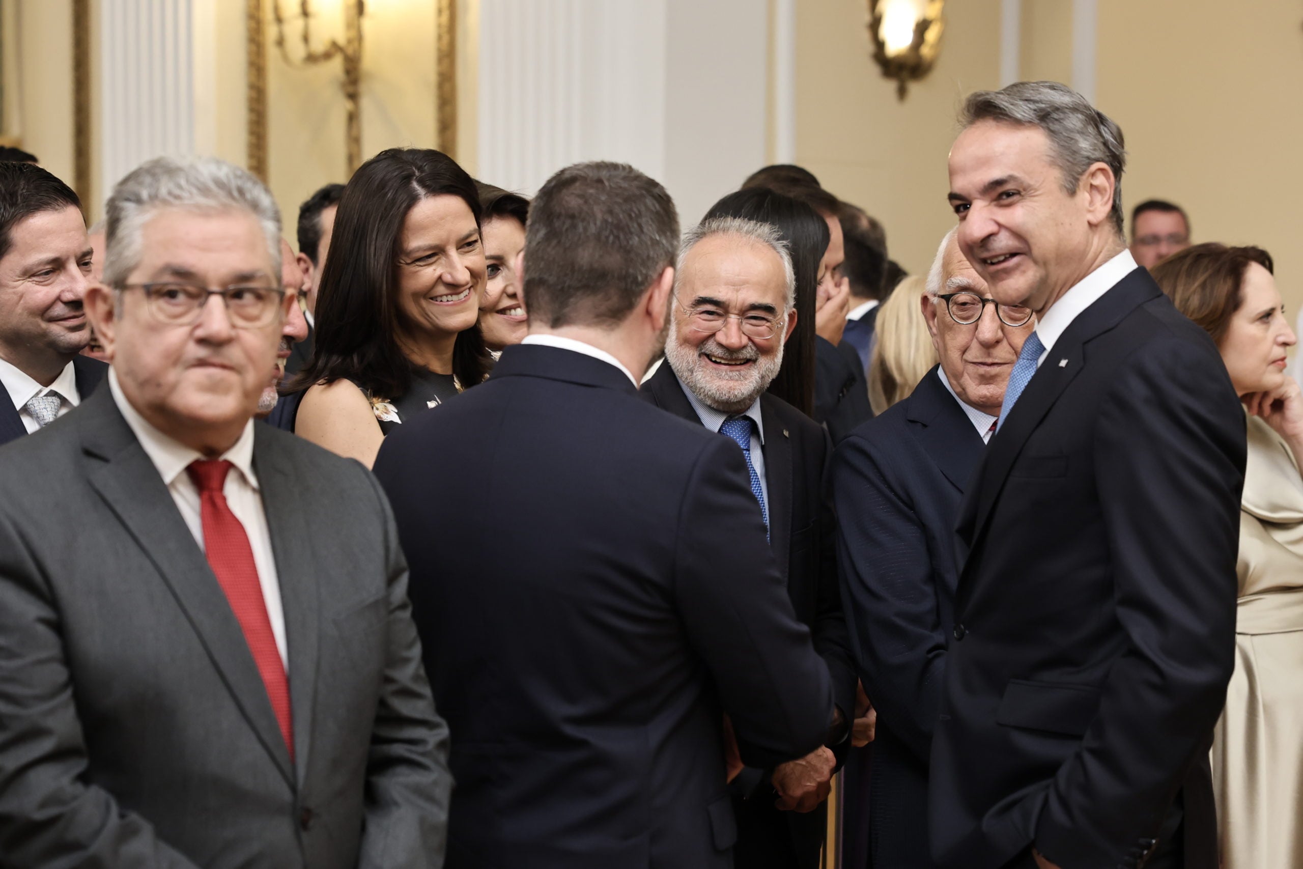 52 χρόνια από την Αποκατάσταση της Δημοκρατίας: δεξίωση, χειραψίες και πηγαδάκια 14 52 χρόνια από την Αποκατάσταση της Δημοκρατίας: δεξίωση, χειραψίες και πηγαδάκια