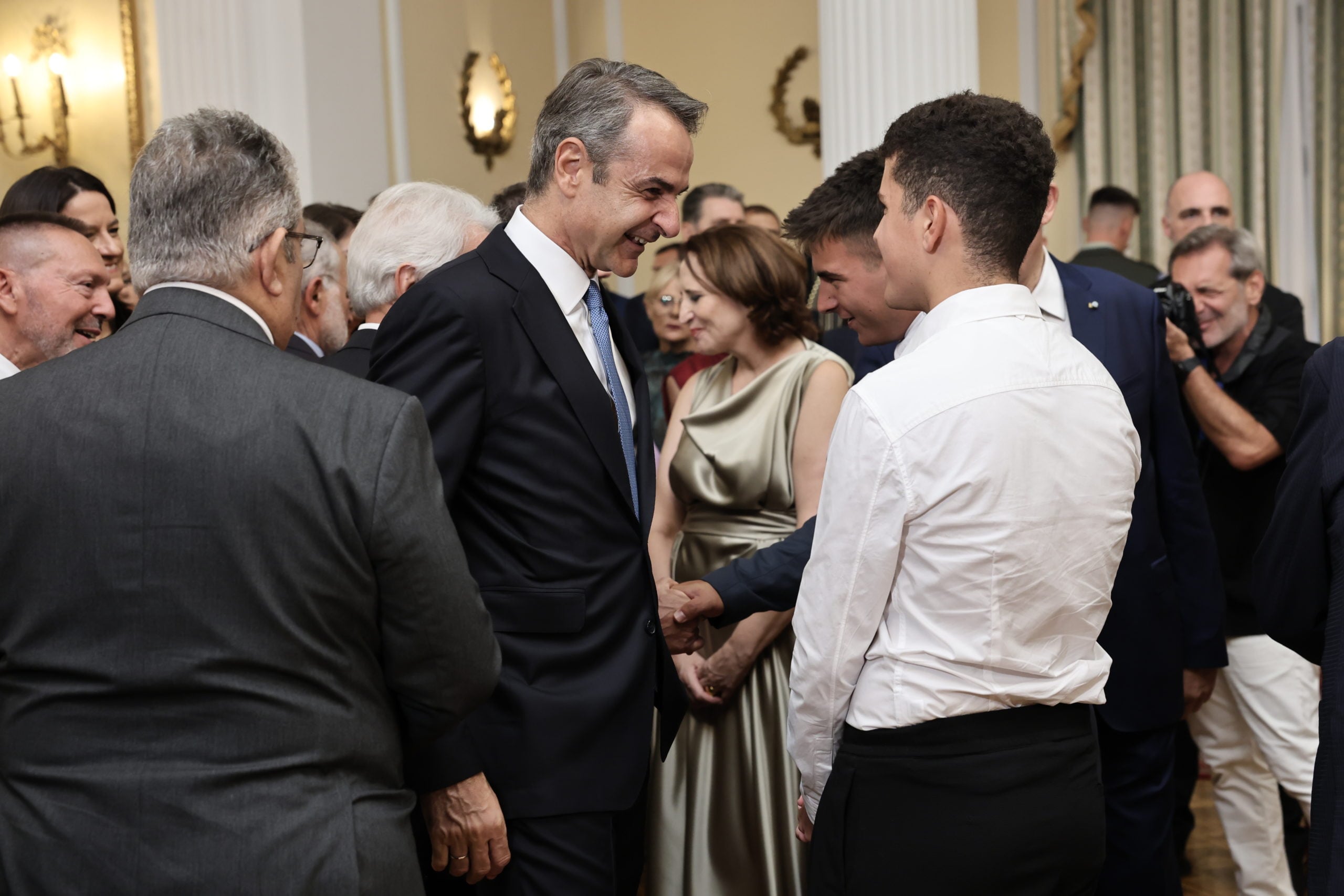 52 χρόνια από την Αποκατάσταση της Δημοκρατίας: δεξίωση, χειραψίες και πηγαδάκια 15 52 χρόνια από την Αποκατάσταση της Δημοκρατίας: δεξίωση, χειραψίες και πηγαδάκια