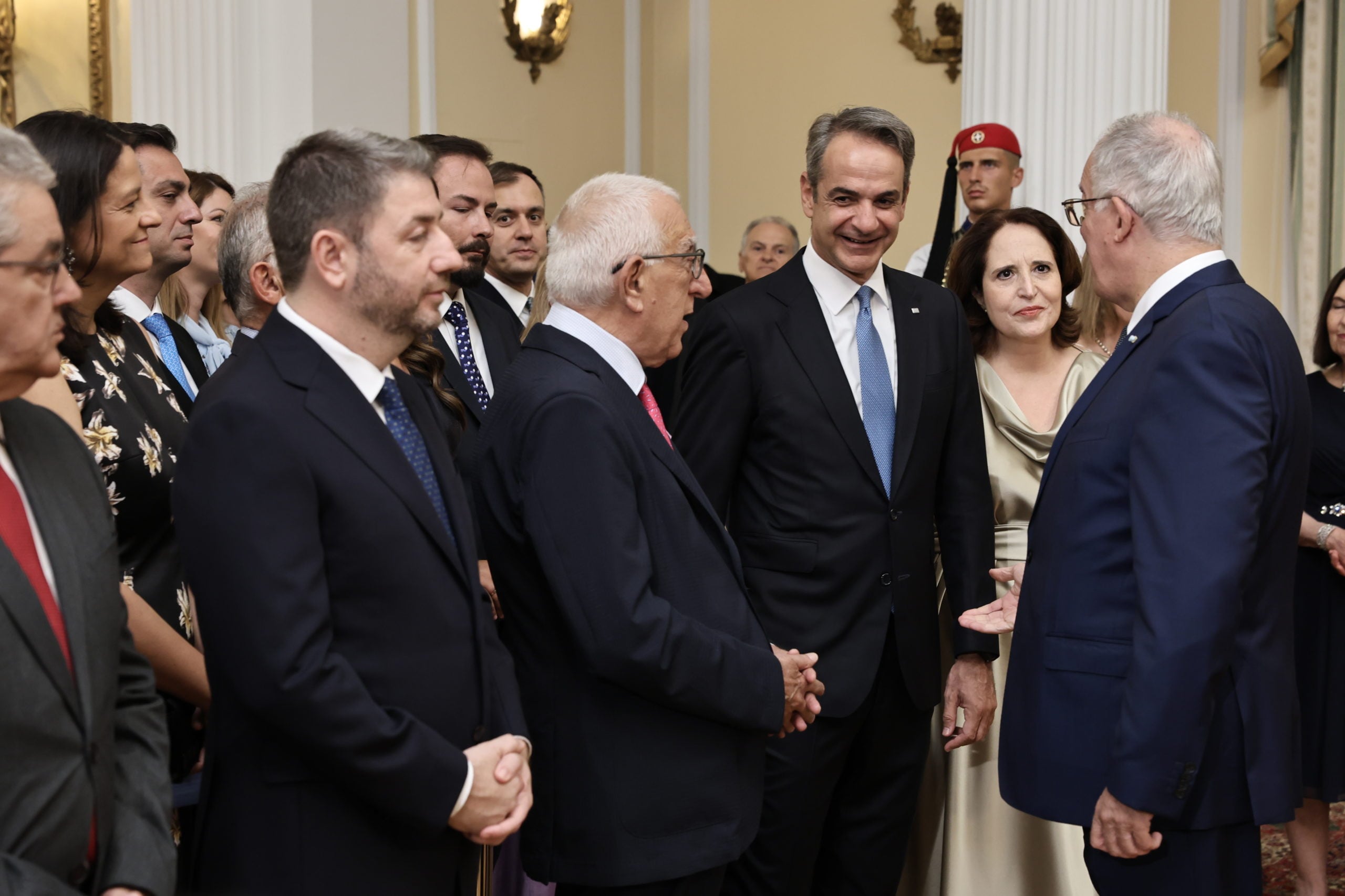 52 χρόνια από την Αποκατάσταση της Δημοκρατίας: δεξίωση, χειραψίες και πηγαδάκια 18 52 χρόνια από την Αποκατάσταση της Δημοκρατίας: δεξίωση, χειραψίες και πηγαδάκια