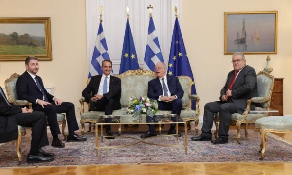 Δεξίωση για την 52η επέτειο αποκατάστασης της Δημοκρατίας: οι διάλογοι των πολιτικών αρχηγών, οι εκλογές και τα Γλυπτά του Παρθενώνα