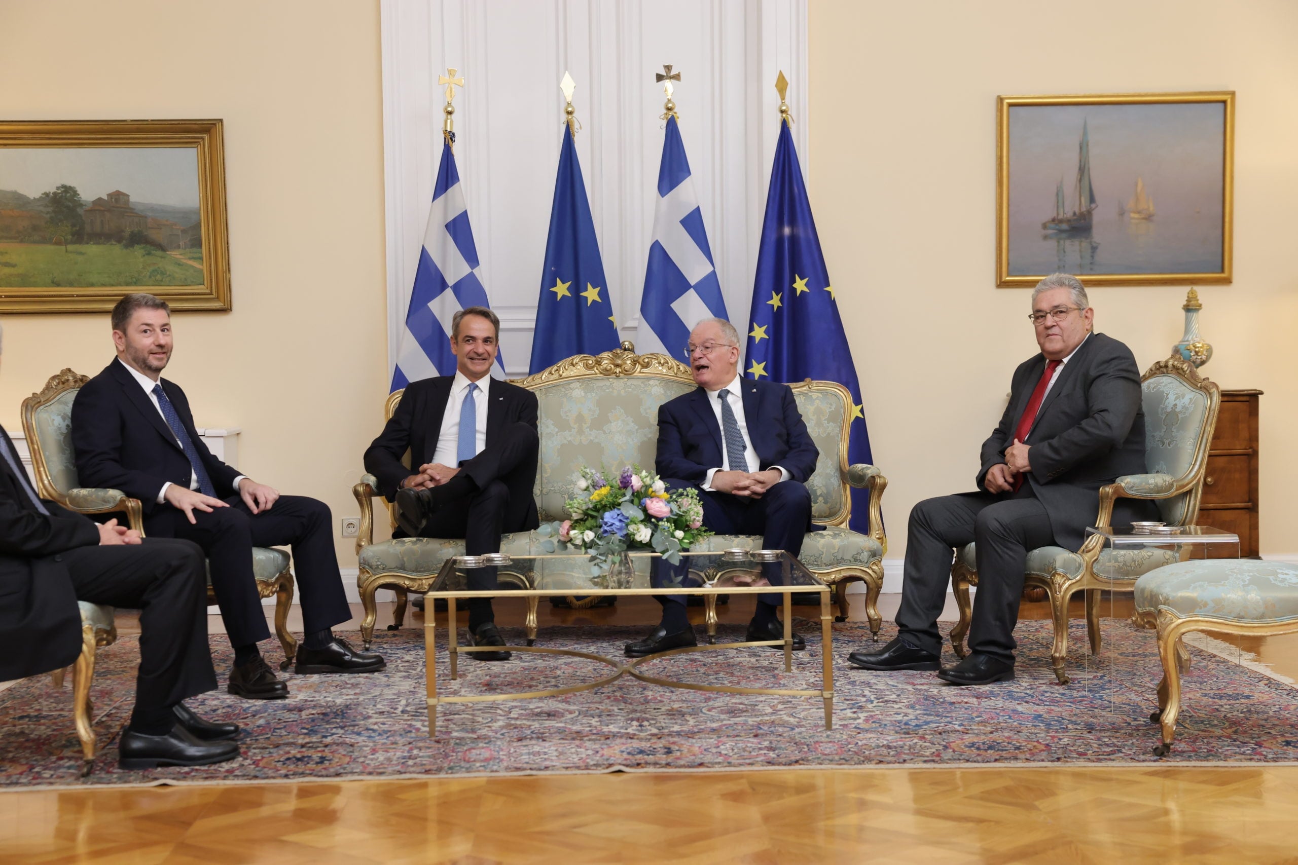 Δεξίωση για την 52η επέτειο αποκατάστασης της Δημοκρατίας: οι διάλογοι των πολιτικών αρχηγών, οι εκλογές και τα Γλυπτά του Παρθενώνα