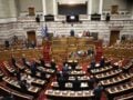 Βουλή: Eνός λεπτού σιγή για τους 3 πυροσβέστες που πέθαναν στη μάχη με τις φλόγες – «Κατέβαλαν την ύψιστη θυσία στο καθήκον»