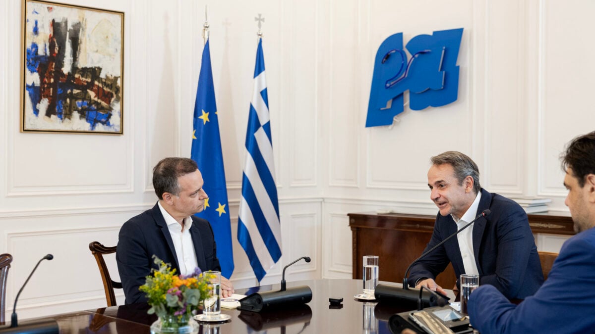 Συνάντηση Μητσοτάκη – Δούκα στο Μαξίμου για την ευρωπαϊκή προεδρία του 2027: «Είναι μία ευκαιρία να δείξουμε την πόλη στα καλύτερά της» 3 Συνάντηση Μητσοτάκη – Δούκα στο Μαξίμου για την ευρωπαϊκή προεδρία του 2027: «Είναι μία ευκαιρία να δείξουμε την πόλη στα καλύτερά της»
