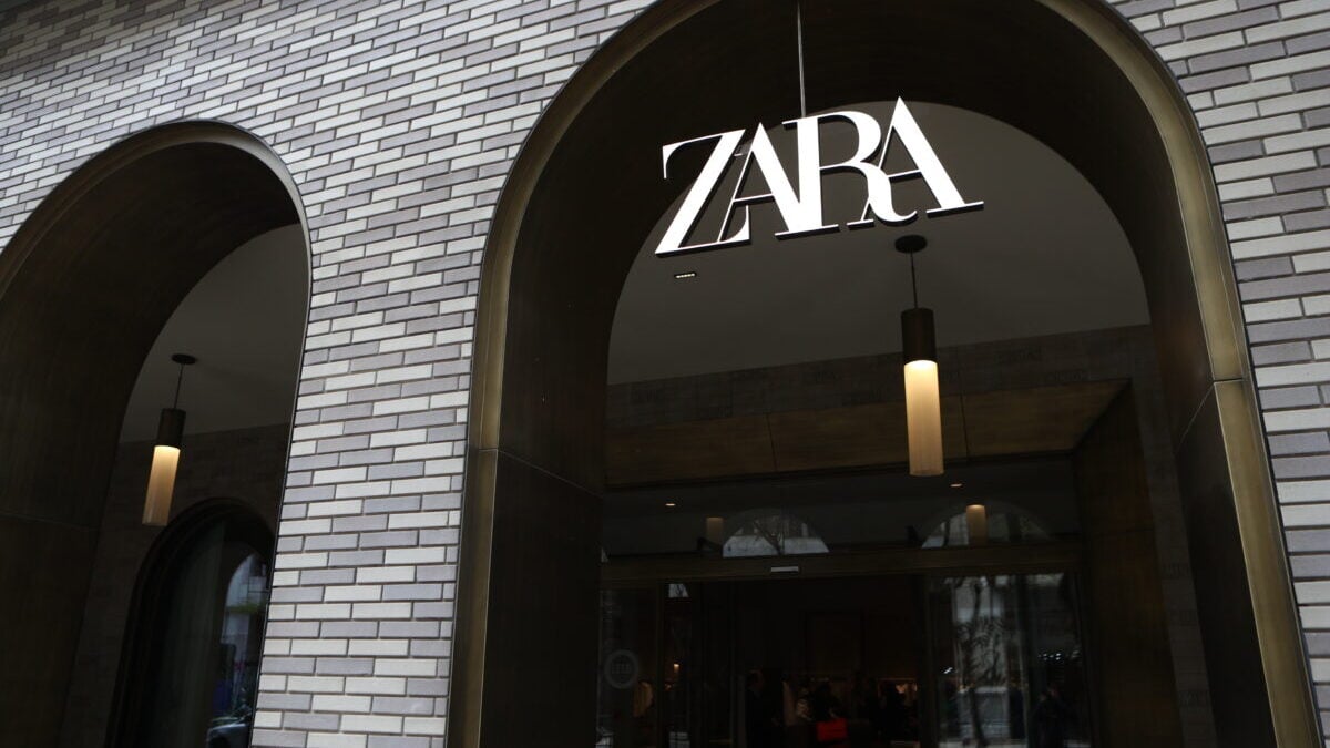 Zara συνεχίζει τα ρεκόρ στην Ελλάδα με τζίρο 837,3 εκατ. ευρώ – το μέρισμα και η φορολογική εκκρεμότητα 1 Zara συνεχίζει τα ρεκόρ στην Ελλάδα με τζίρο 837,3 εκατ. ευρώ – το μέρισμα και η φορολογική εκκρεμότητα