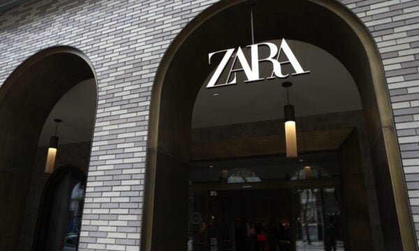 Zara συνεχίζει τα ρεκόρ στην Ελλάδα με τζίρο 837,3 εκατ. ευρώ – το μέρισμα και η φορολογική εκκρεμότητα
