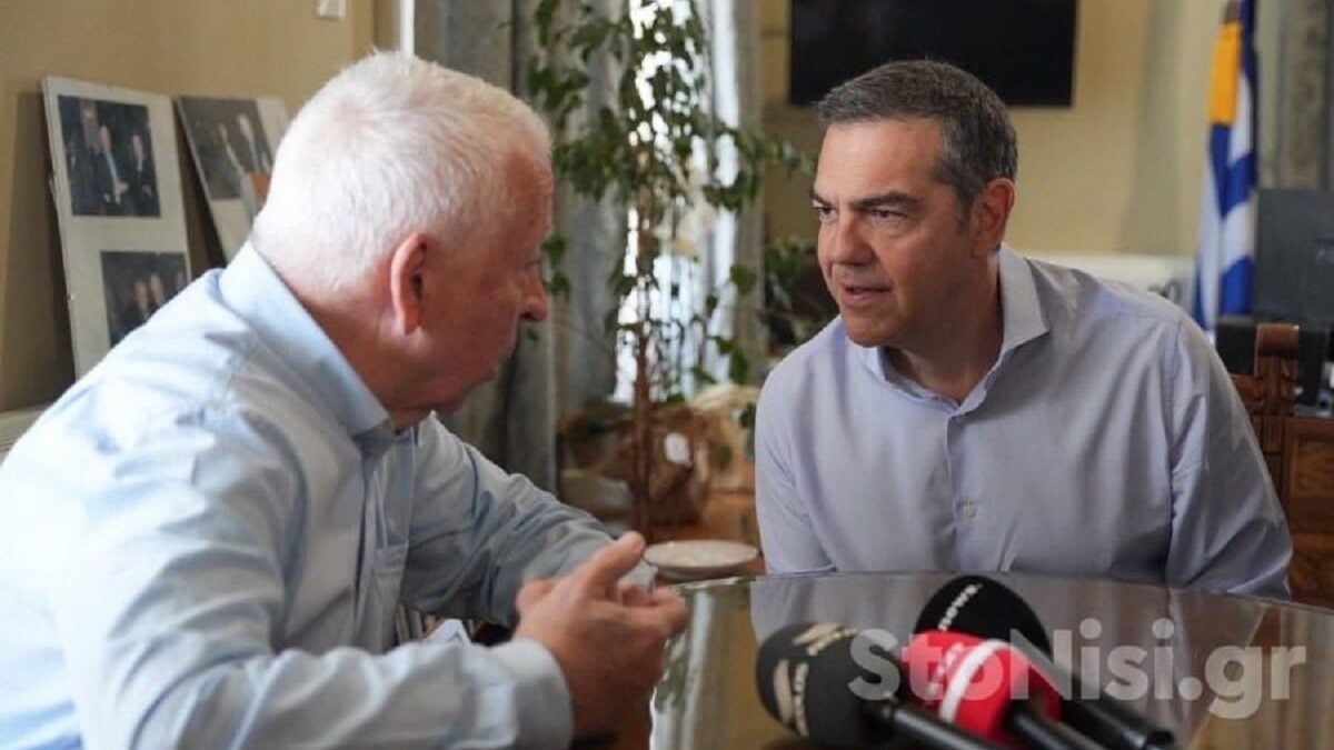 Λέσβος: Ο Τσίπρας συναντήθηκε με τον Μουτζούρη – «Ήταν καθηγητής μου, είχα πάρει 9 στο μάθημά του» 1 Λέσβος: Ο Τσίπρας συναντήθηκε με τον Μουτζούρη – «Ήταν καθηγητής μου, είχα πάρει 9 στο μάθημά του»
