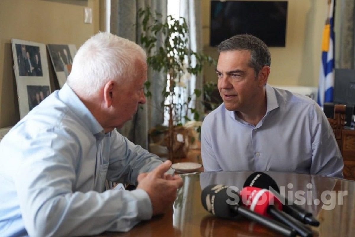 Λέσβος: Ο Τσίπρας συναντήθηκε με τον Μουτζούρη – «Ήταν καθηγητής μου, είχα πάρει 9 στο μάθημά του»