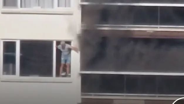 Βέλγιο: Τουλάχιστον 6 νεκροί από φωτιά σε 10ώροφη πολυκατοικία στην Αμβέρσα, αγωνία για τους εγκλωβισμένους 9 Βέλγιο: Τουλάχιστον 6 νεκροί από φωτιά σε 10ώροφη πολυκατοικία στην Αμβέρσα, αγωνία για τους εγκλωβισμένους