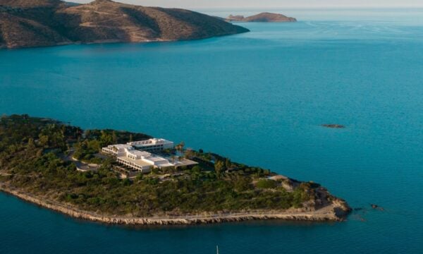 Bluegr Hotels & Resorts: βραβευμένοι σεφ, τοπικές ιστορίες και ενιαία υπογραφή το καλοκαίρι