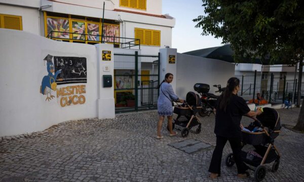 Τραγωδία στην Πορτογαλία: Παιδικός σταθμός ξέχασε 18 μηνών κοριτσάκι σε σχολικό για 7 ώρες – «Σκότωσαν την εγγονή μου»