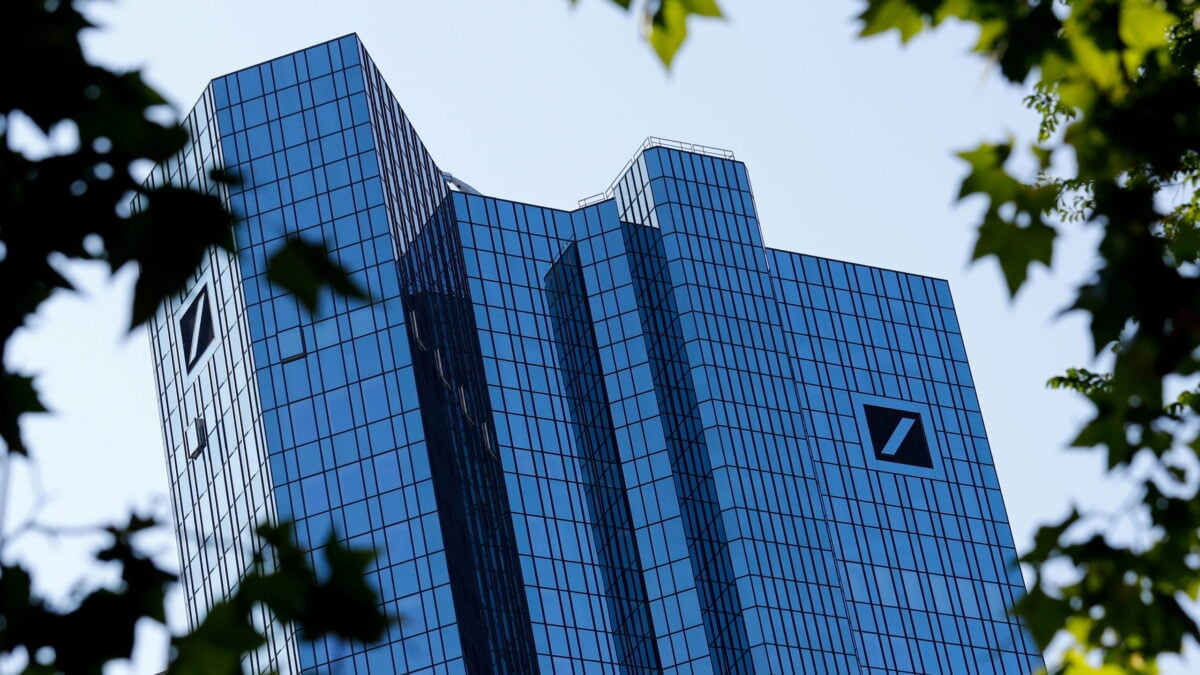 Γερμανία: Έφοδος των αρχών στη Deutsche Bank για ύποπτες φορολογικές συναλλαγές της Postbank και 10 πρώην στελέχη 1 Γερμανία: Έφοδος των αρχών στη Deutsche Bank για ύποπτες φορολογικές συναλλαγές της Postbank και 10 πρώην στελέχη