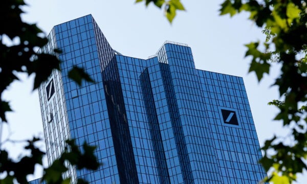 Γερμανία: Έφοδος των αρχών στη Deutsche Bank για ύποπτες φορολογικές συναλλαγές της Postbank και 10 πρώην στελέχη