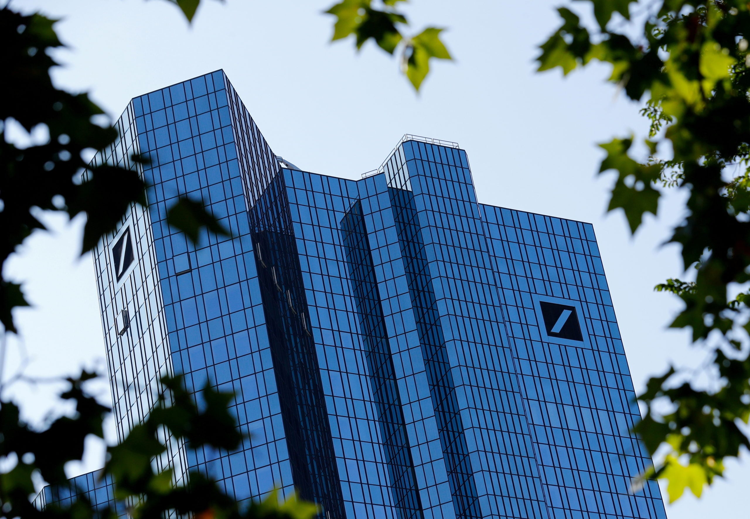 Γερμανία: Έφοδος των αρχών στη Deutsche Bank για ύποπτες φορολογικές συναλλαγές της Postbank και 10 πρώην στελέχη