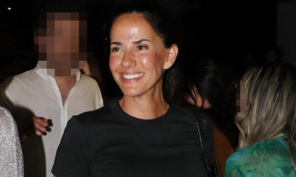 Εύη Αδάμ: Σπάνια εμφάνιση στη Μύκονο με την κόρη της, Δανάη Λιβιεράτου