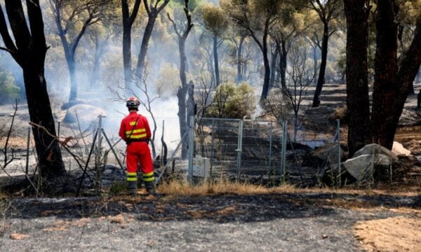 Ισπανία: Πάνω από 3.500 κάτοικοι εγκατέλειψαν τα σπίτια τους λόγω πυρκαγιάς