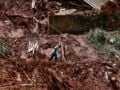 Φονική κατολίσθηση: Παρασύρει τα πάντα στο πέρασμά της καθώς όλοι τρέχουν να σωθούν (Vid)