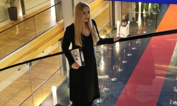 Αστυνομικοί τραμπούκισαν την Ελληνίδα δημοσιογράφο στο αεροδρόμιο της Στουτγάρδης: Τι λέει η ίδια