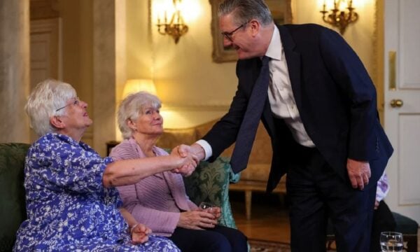 Στάρμερ: «Συγγνώμη» για τις αναγκαστικές υιοθεσίες 185.000 βρεφών στη Βρετανία – «Μια κηλίδα στην ιστορία μας»