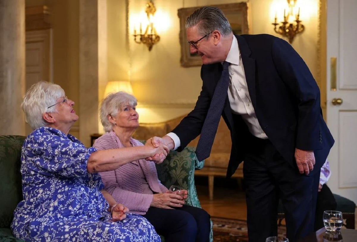 Στάρμερ: «Συγγνώμη» για τις αναγκαστικές υιοθεσίες 185.000 βρεφών στη Βρετανία – «Μια κηλίδα στην ιστορία μας»