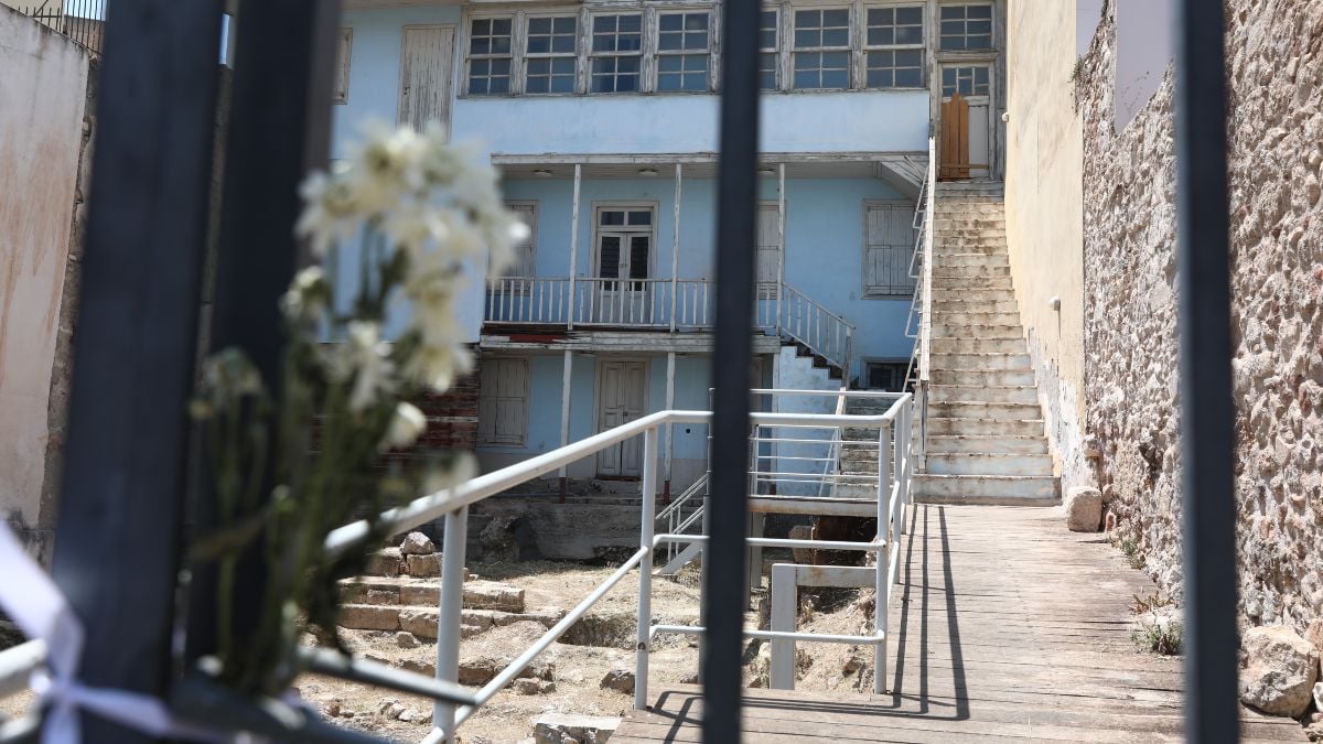 Μάρω Κοντού: Νέα μηνύματα έξω από το σπίτι της «Ελενίτσας» – «Καλό παράδεισο…» 10 Σημειώματα στην οικία Κοκοβίκου για τη Μάρω Κοντού