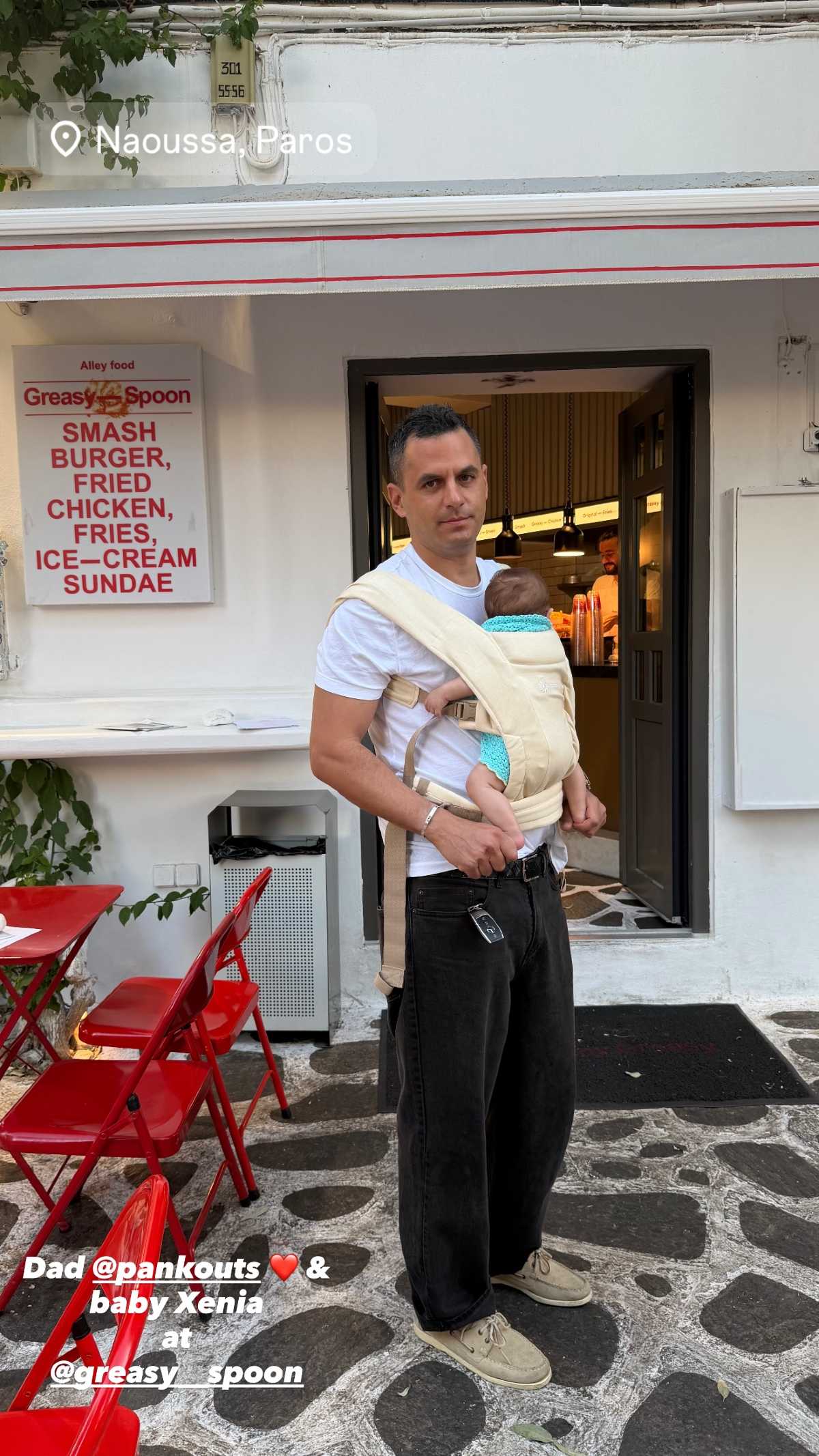 Κατερίνα Καινούργιου: Νέες φωτογραφίες με την κόρη της – Με μάρσιπο ο Παναγιώτης Κουτσουμπής στις διακοπές τους 9 Ο Παναγιώτης Κουτσουμπής με την κόρη του
