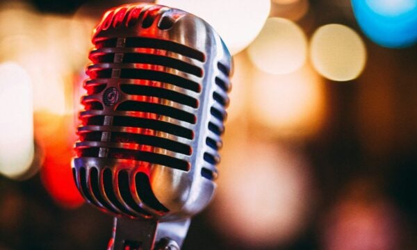 Νέο σκάνδαλο στην ελληνική showbiz: απαγορευμένος έρωτας παντρεμένου τραγουδιστή με γνωστή ηθοποιό