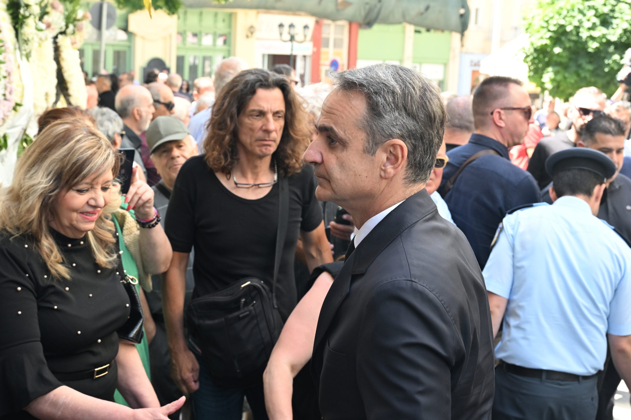 Κοζάνη: Ο Κυριάκος Μητσοτάκης στην κηδεία της μητέρας της Αφροδίτης Νέστορα – Εικόνες από την άφιξή του 7 Μητσοτάκης - κηδεία Νέστορα