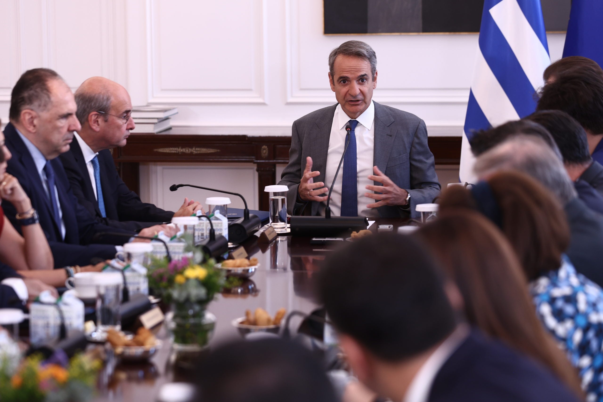 Μητσοτάκης στο Υπουργικό Συμβούλιο για νεκρούς πυροσβέστες: Η Πολιτεία τους τιμά και θωρακίζεται απέναντι στην κλιματική κρίση 9 Μητσοτάκης στο Υπουργικό Συμβούλιο για νεκρούς πυροσβέστες: Η Πολιτεία τους τιμά και θωρακίζεται απέναντι στην κλιματική κρίση