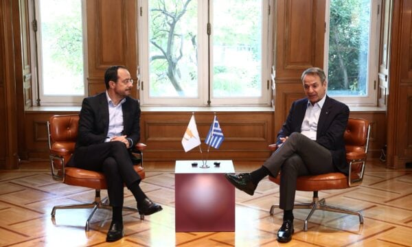 Συνάντηση Μητσοτάκη – Χριστοδουλίδη στο Μέγαρο Μαξίμου: «Η Ελλάδα στέκεται στο πλευρό της Κύπρου»