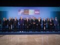 Σύνοδος ΝΑΤΟ: Η οικογενειακή φωτογραφία των ηγετών, τα γυαλιά του Μακρόν και τα παπούτσια του Ράμα