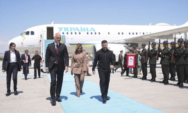 Ζελένσκι: Η Ευρώπη πρέπει να χτίσει ισχυρή άμυνα απέναντι στους ρωσικούς πυραύλους