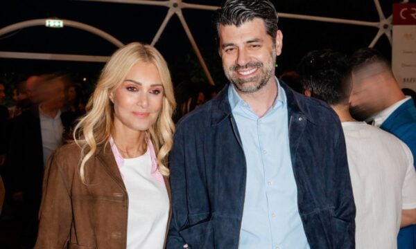 Σύντροφος Νατάσας Θεοδωρίδου έγινε πρωταγωνιστής στις διαφημίσεις του – Το πείραγμά της και η απάντησή του