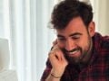 Νίκος Πολυδερόπουλος: Παιχνίδι με τον γιο του και η λεπτομέρεια στο δωμάτιο (φωτογραφίες)