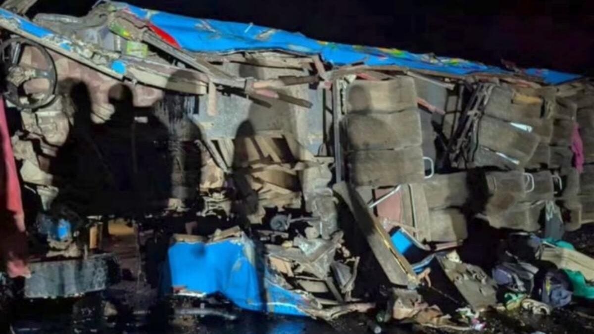 Ουγκάντα: Σχολικό λεωφορείο σε δυστύχημα – 21 νεκροί, ανάμεσά τους 20 παιδιά 1 Ουγκάντα: Σχολικό λεωφορείο σε δυστύχημα – 21 νεκροί, ανάμεσά τους 20 παιδιά
