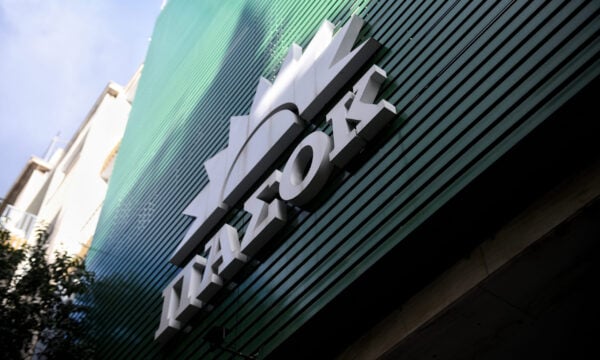 ΠΑΣΟΚ: Απάντηση στις «κυβερνητικές πηγές» – «Η κυβέρνηση κάνει όπισθεν ολοταχώς δήθεν για να μη χαλάμε τις καρδιές μας»