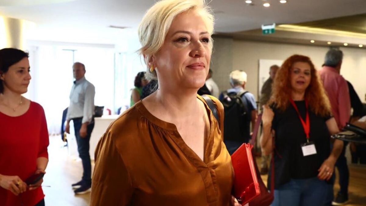 Δούρου: Δημιουργήθηκαν τεχνητά αδιέξοδα – Το καταστατικό του ΣΥΡΙΖΑ δεν τα επιτρέπει 1 Δούρου: Δημιουργήθηκαν τεχνητά αδιέξοδα – Το καταστατικό του ΣΥΡΙΖΑ δεν τα επιτρέπει