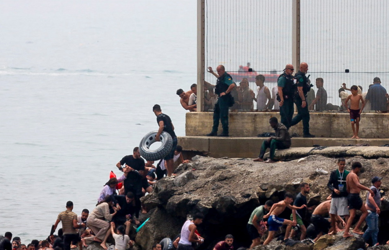 Ισπανία: Τουλάχιστον 9 νεκροί στη Θέουτα μετά την είσοδο χιλιάδων μεταναστών από το Μαρόκο, στέλνει στρατό η κυβέρνηση